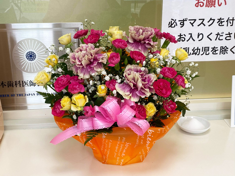 青森県三沢市よしだ歯科医院(歯医者)の患者さんからお花のプレゼントをいただきました！