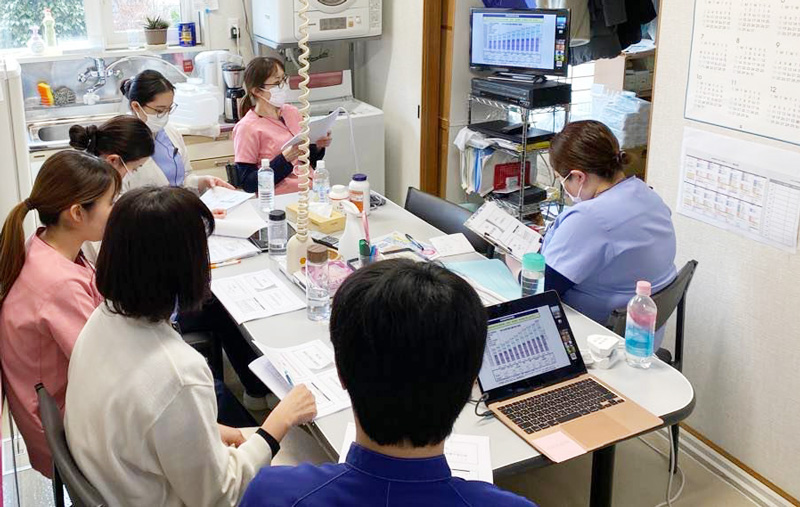 青森県三沢市の歯医者よしだ歯科医院インビザライン治療(マウスピース型の矯正装置)歯周病・オーラルケア・虫歯治療・矯正歯科・小児歯科のブログ。第２回目の「子ども睡眠力アドバイザー資格講座」の勉強している様子です。