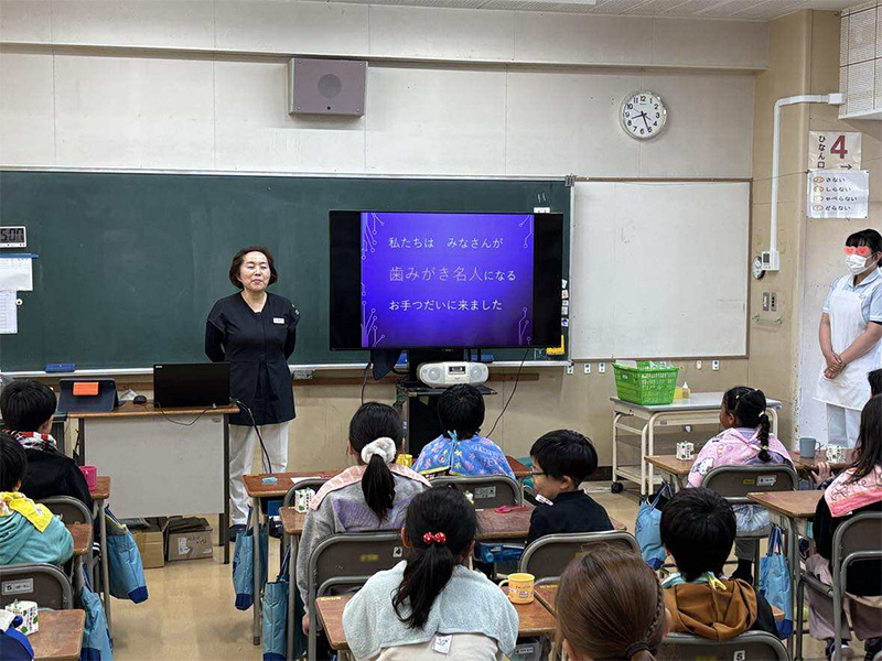 青森県三沢市歯医者よしだ歯科医院インビザライン治療(マウスピース型の矯正装置)歯周病・オーラルケア・虫歯治療・矯正歯科・小児歯科のブログ。今年も3年生のみなさんが、歯みがき名人になるお手伝いに行ってきました!