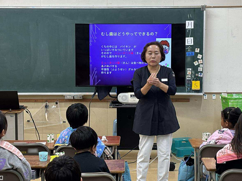 青森県三沢市歯医者よしだ歯科医院インビザライン治療(マウスピース型の矯正装置)歯周病・オーラルケア・虫歯治療・矯正歯科・小児歯科のブログ。今年も3年生のみなさんが、歯みがき名人になるお手伝いに行ってきました!