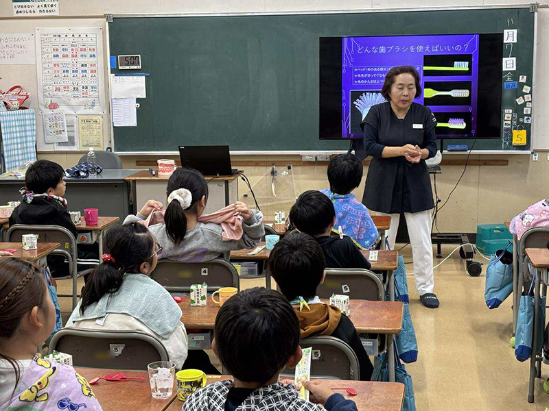 青森県三沢市歯医者よしだ歯科医院インビザライン治療(マウスピース型の矯正装置)歯周病・オーラルケア・虫歯治療・矯正歯科・小児歯科のブログ。今年も3年生のみなさんが、歯みがき名人になるお手伝いに行ってきました!