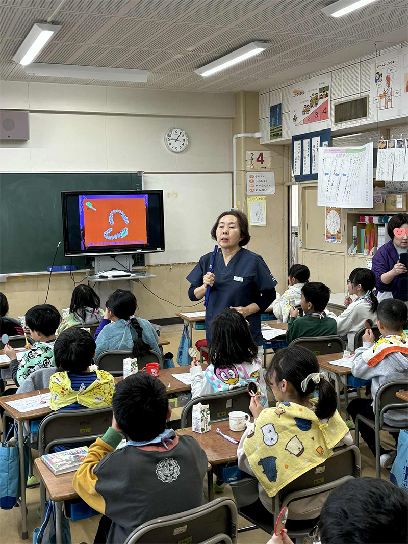 青森県三沢市歯医者よしだ歯科医院インビザライン治療(マウスピース型の矯正装置)歯周病・オーラルケア・虫歯治療・矯正歯科・小児歯科のブログ。今年も3年生のみなさんが、歯みがき名人になるお手伝いに行ってきました!歯磨き指導、第二弾で昨日(2025年11月14日(金))行って来ました。
