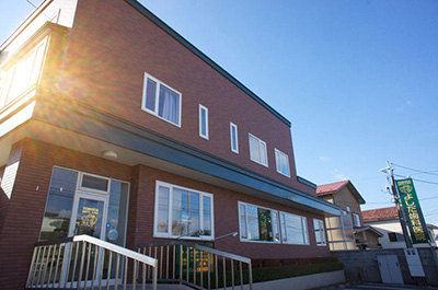 よしだ歯科医院(歯医者)|青森県三沢市|診療案内【歯科医院正面】