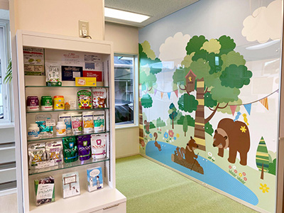 よしだ歯科医院(歯医者)|青森県三沢市|院内案内【プレイルーム( 絵本などを置いてあります)・その他】