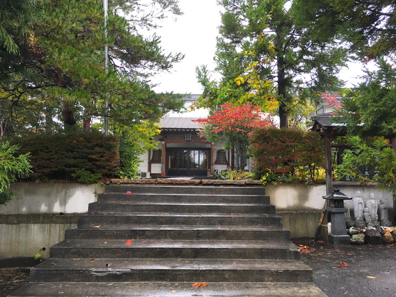 今日はとなり町おいらせ町にある曹洞宗興雲寺にお参りしてきました。